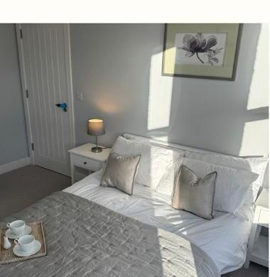 Double bedroom with cotton sateen bedding