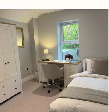 Single room with fitted wardrobe
