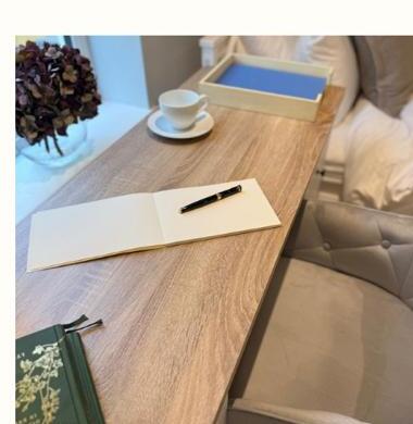Writing desk detail